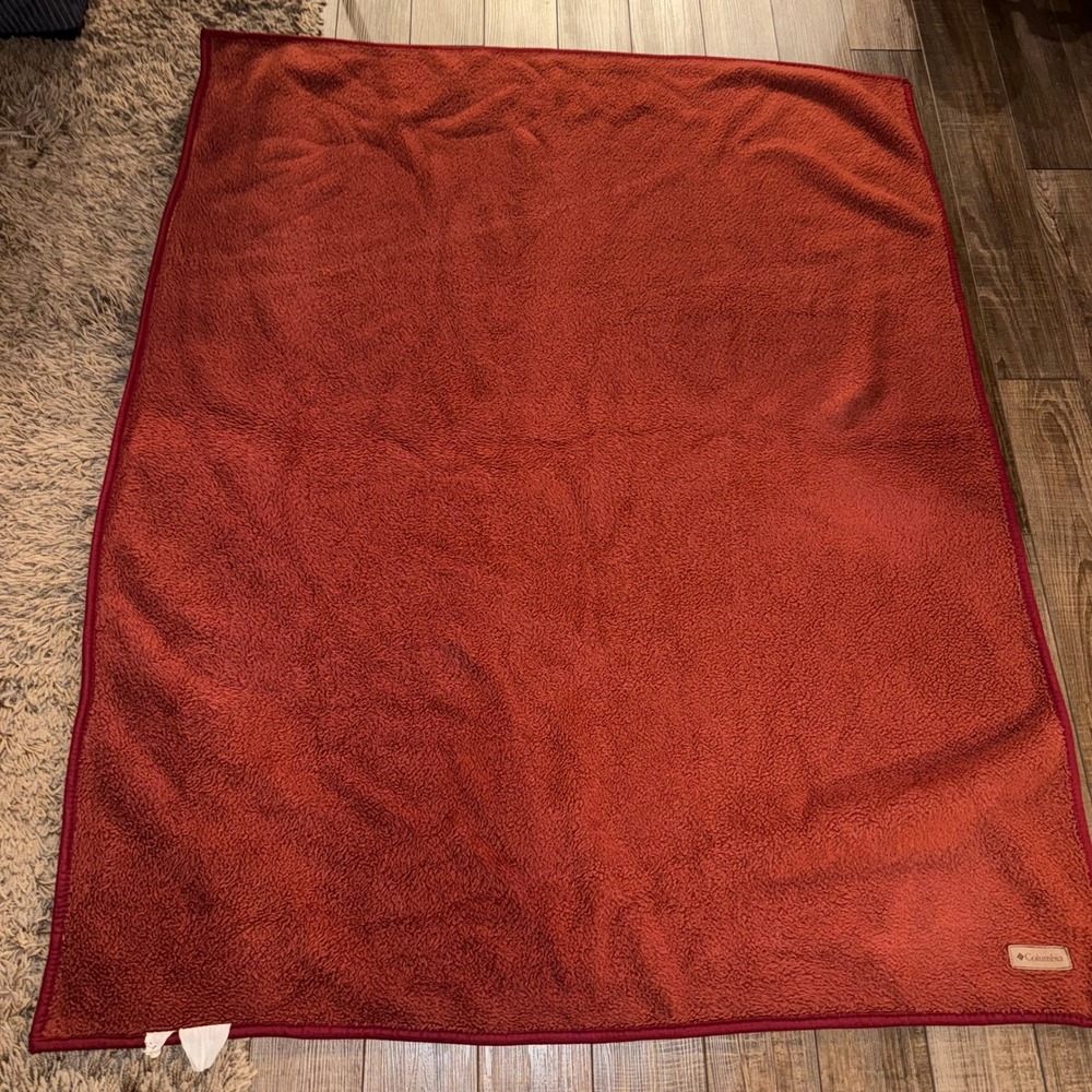 Columbia Fleece Throw Blanket Rust Red Plush Outdoor Camping Travel 50x60